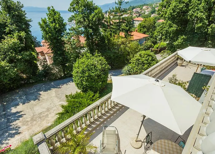 Garden Apartment *