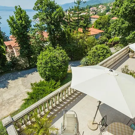 Garden Apartment *